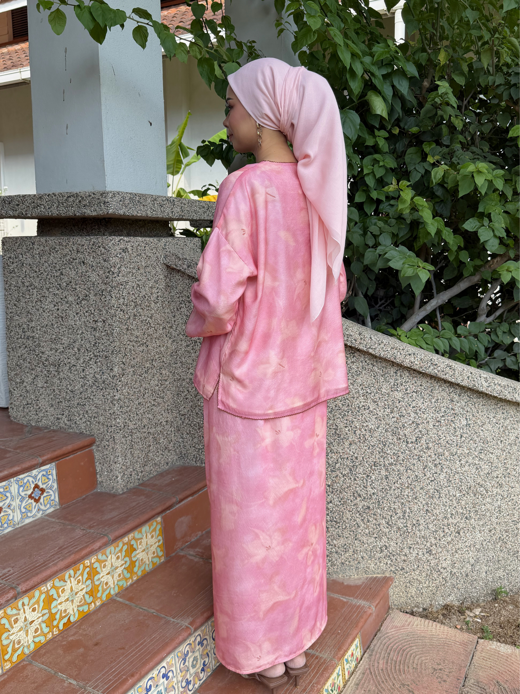 Maya Kurung Kedah Set in Berry Pink