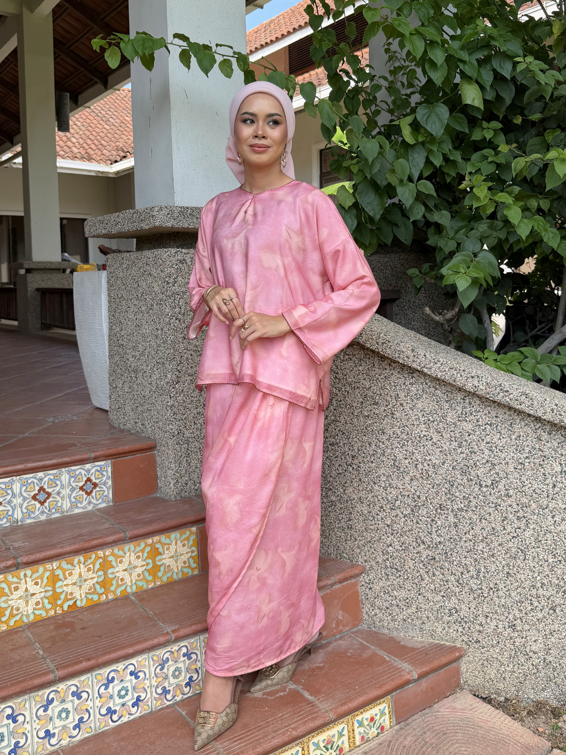 Maya Kurung Kedah Set in Berry Pink